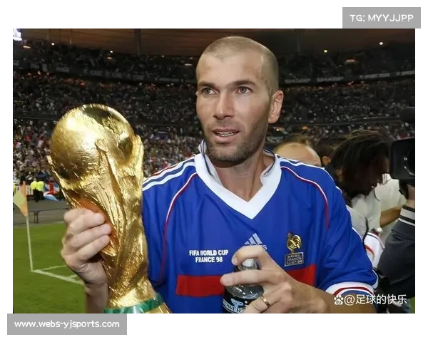 伯纳乌包厢现传奇身影，齐达内夫妇观战皇马曼城焦点战